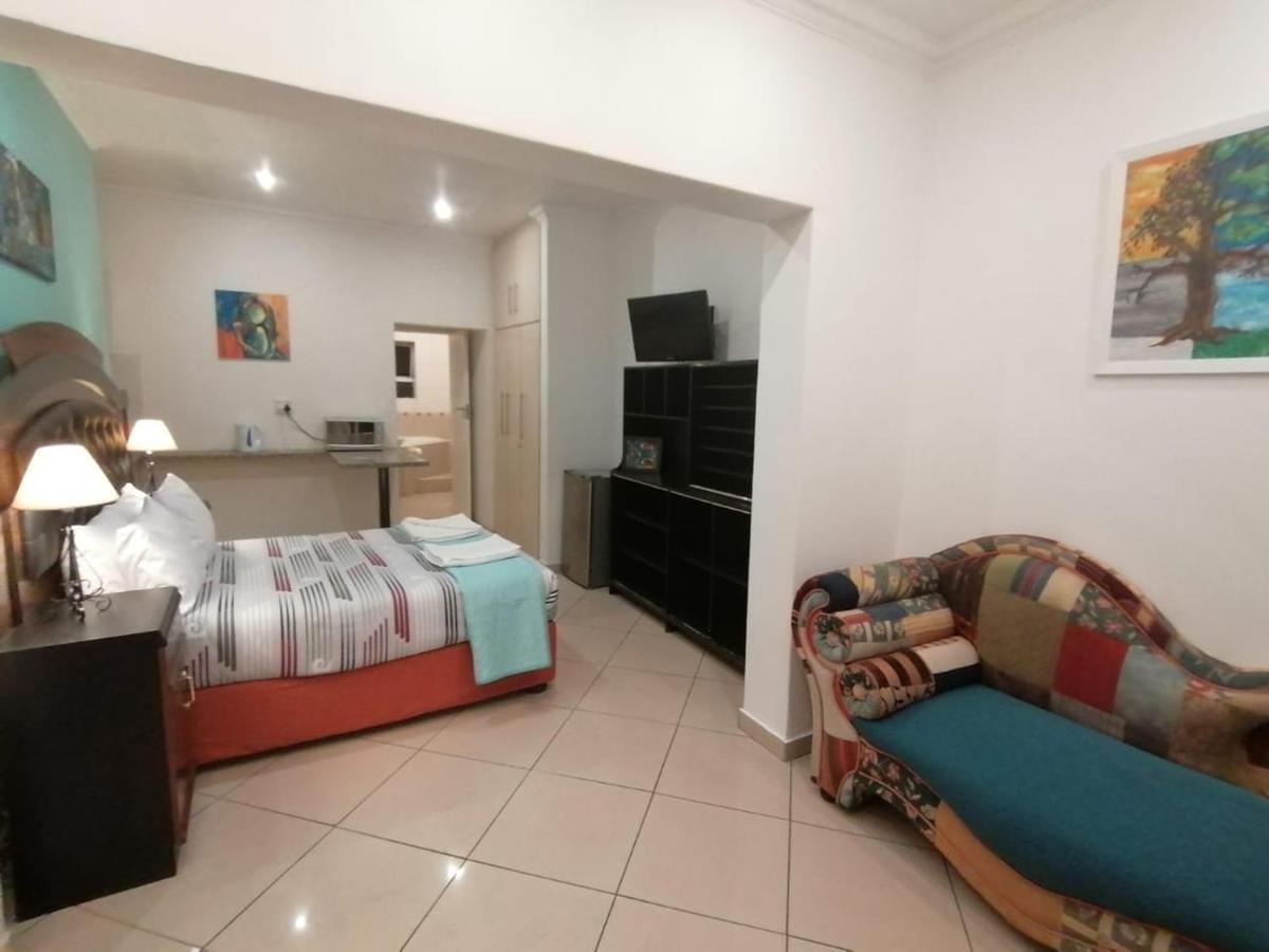 Palm View Guest House Pretoria-Noord エクステリア 写真