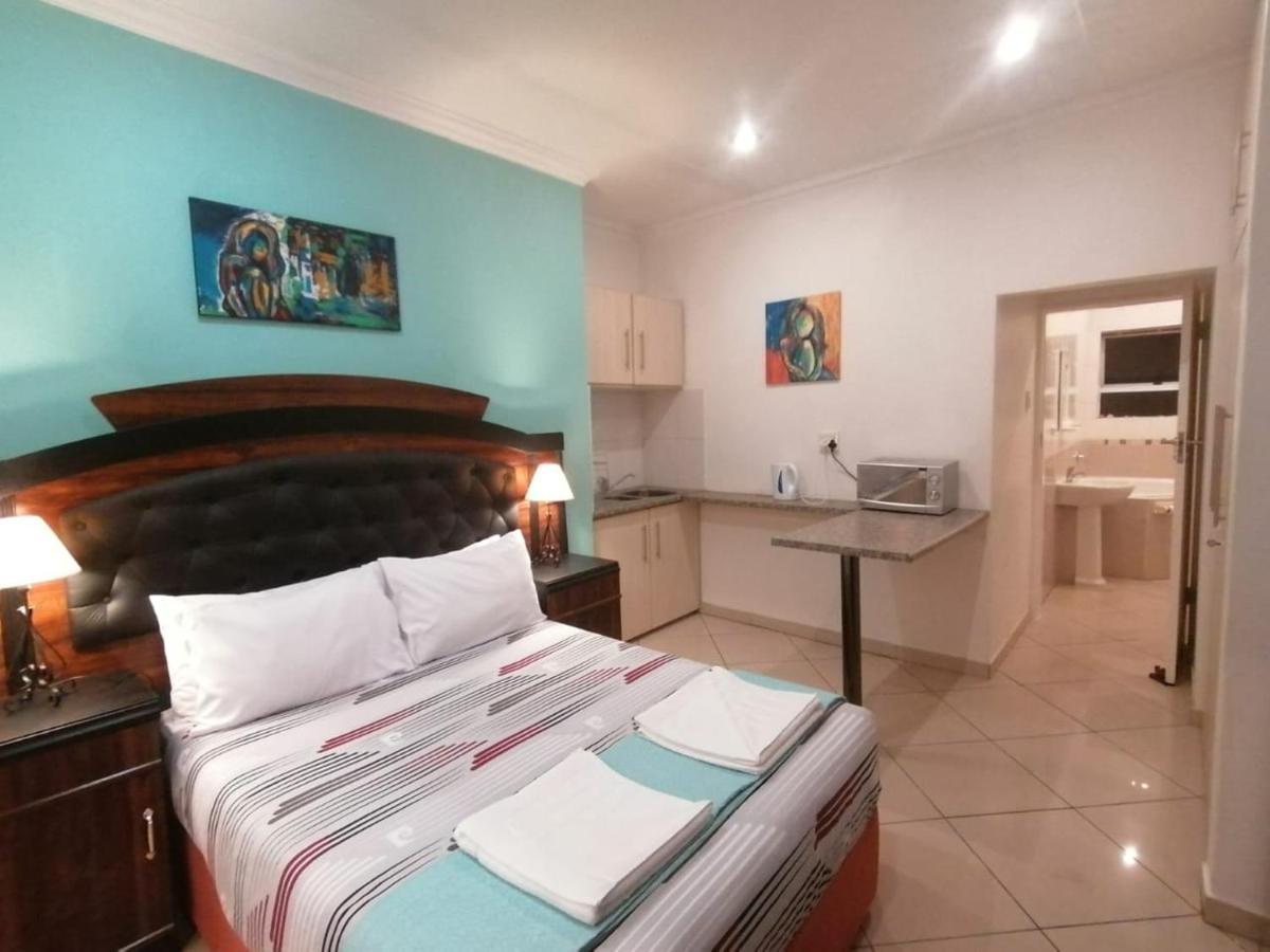 Palm View Guest House Pretoria-Noord エクステリア 写真