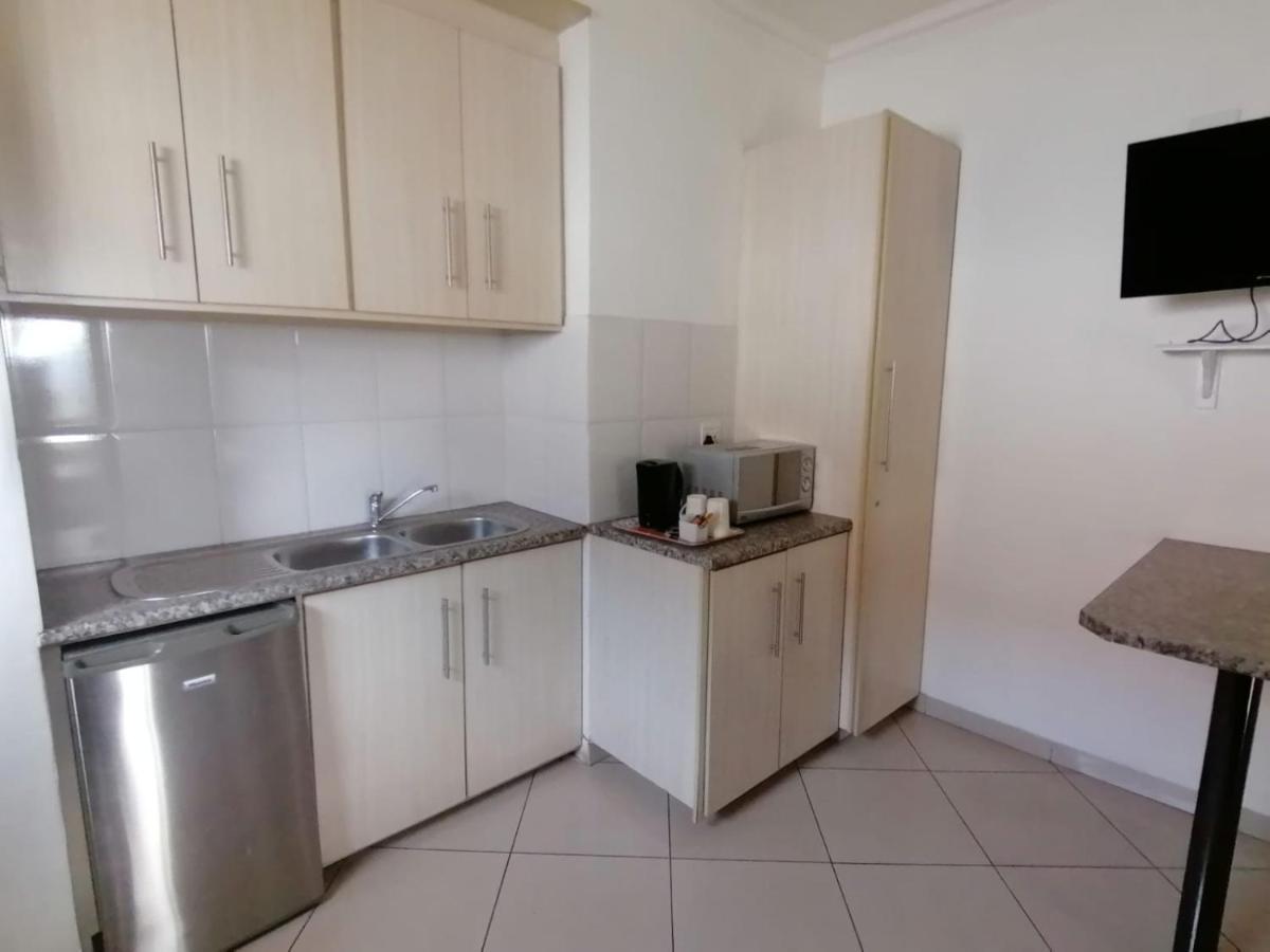 Palm View Guest House Pretoria-Noord エクステリア 写真