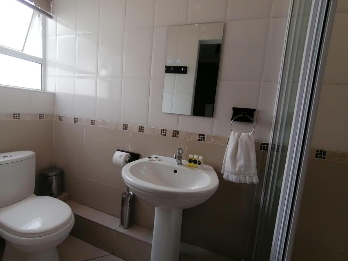 Palm View Guest House Pretoria-Noord エクステリア 写真