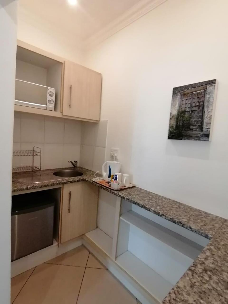 Palm View Guest House Pretoria-Noord エクステリア 写真